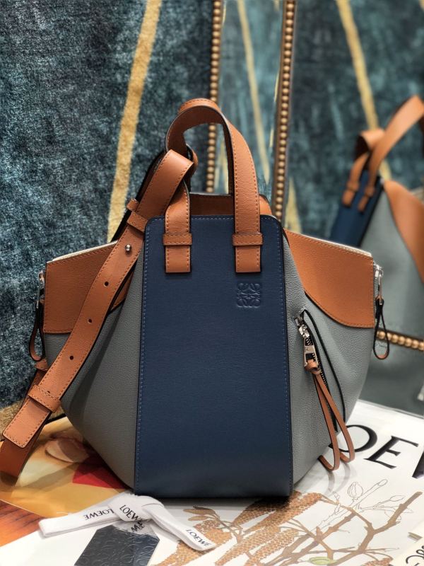 Small Hammock Bag in Classic Calfskin(30*25*13.5cm)-057