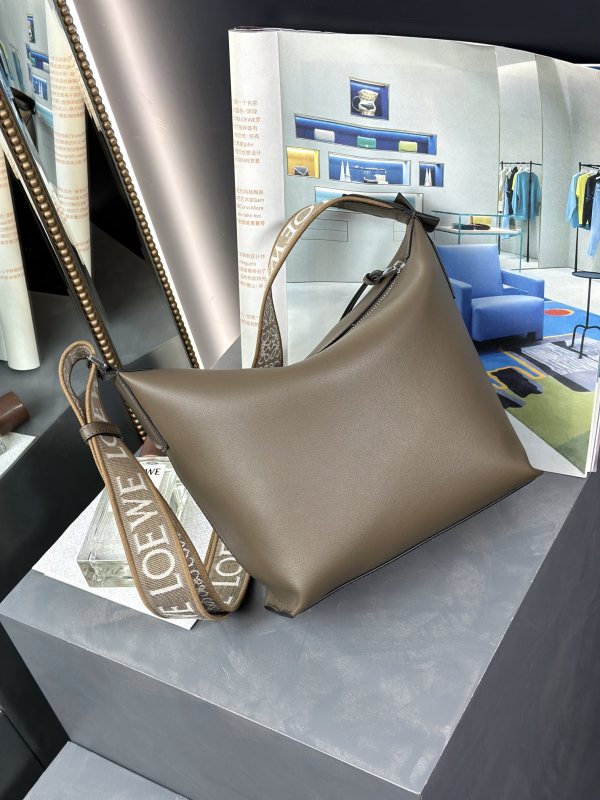 Small Cubi Crossbody Bag in Supple Smooth Calfskin and Jacquard(29.5*22*10.5cm)-056