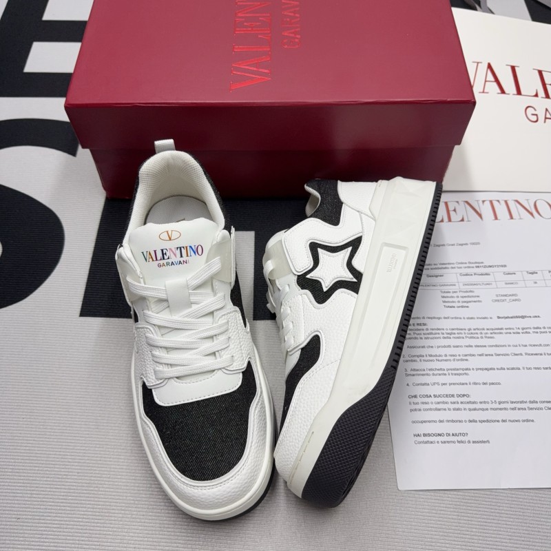 One Stud Low-Top Sneaker(Unisex)