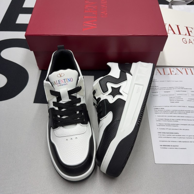 One Stud Low-Top Sneaker(Unisex)