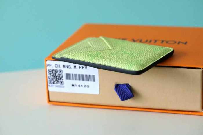 Porte Cartes Magnet Taiga “9.5*6.5*CM” 071