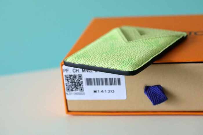 Porte Cartes Magnet Taiga “9.5*6.5*CM” 071