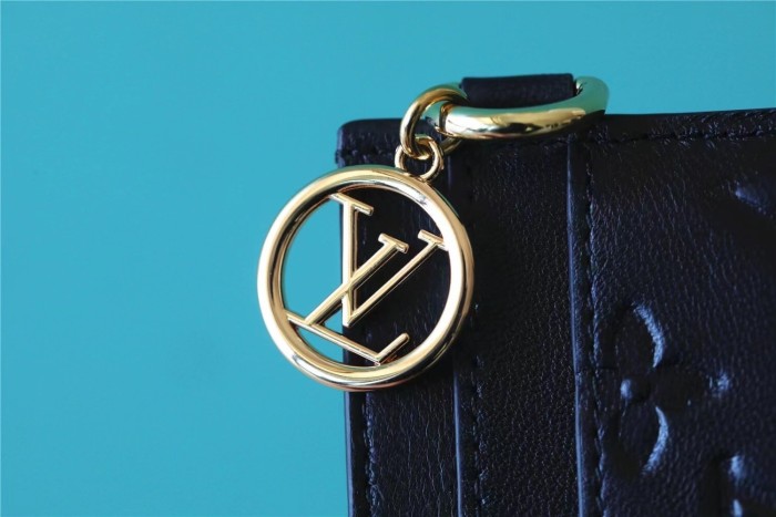 Charms Monogram Empreinte “10*7*0.3CM” 042