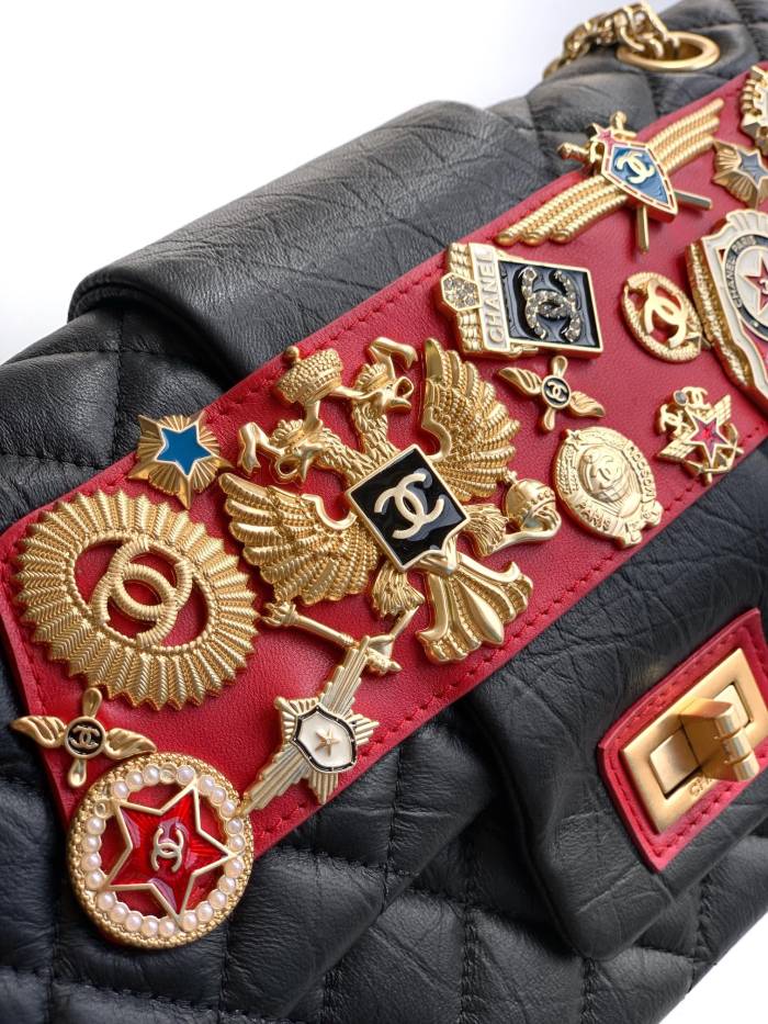 25K Medium Flap Bag with Badge Embellishments “25.5cm”-0511 =AS5852