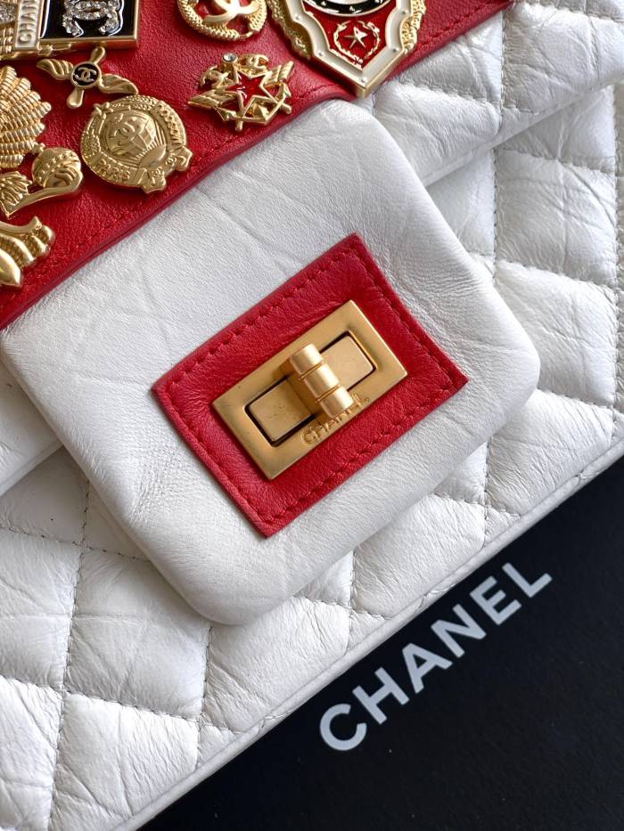 25K Medium Flap Bag with Badge Embellishments “25.5cm”-0511 =AS5852