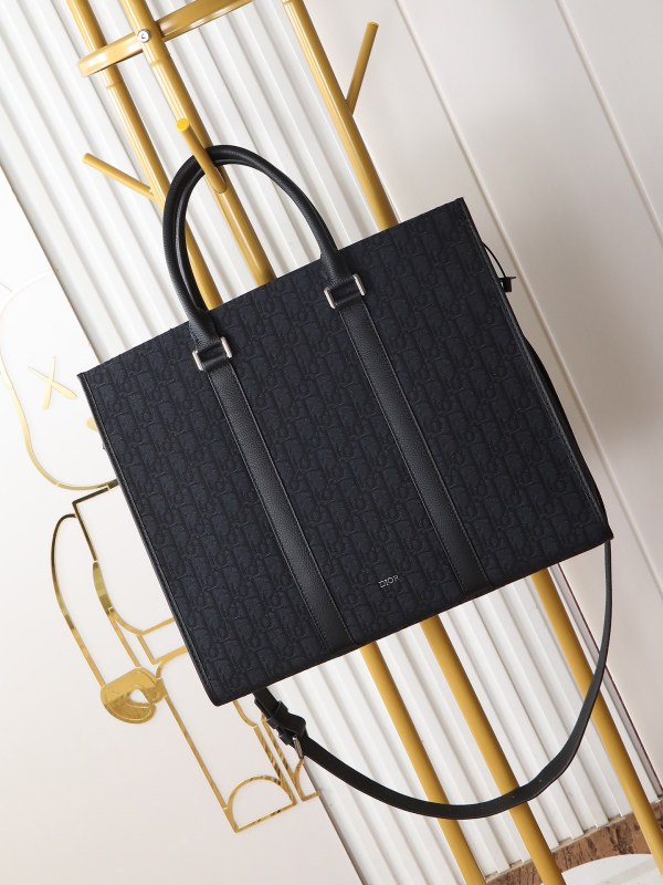 East-West  “40.5 x 35 x 12cm” -025=