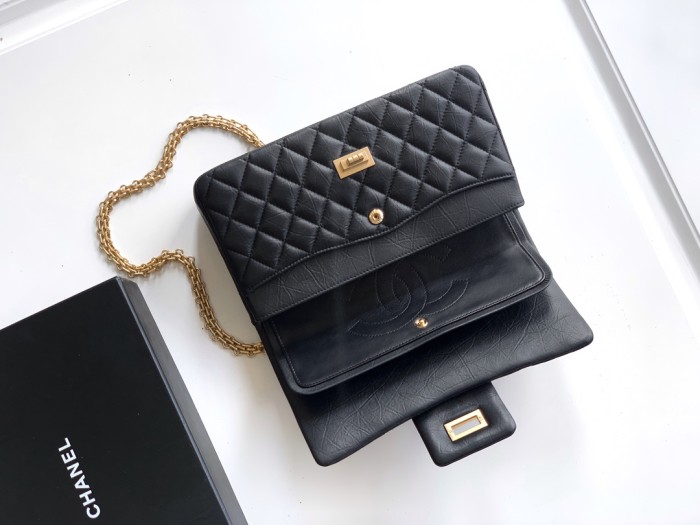 25K Medium Flap Bag with Badge Embellishments “25.5cm”-0511 =AS5852