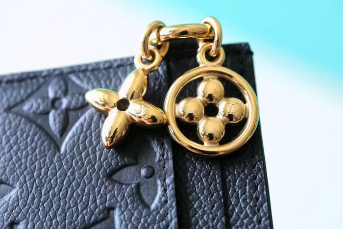 Charms Monogram Empreinte “11*7*1.5CM” 081