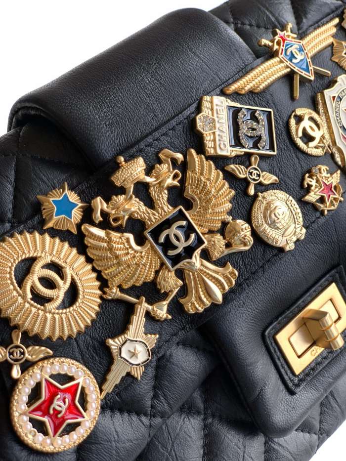 25K Medium Flap Bag with Badge Embellishments “25.5cm”-0511 =AS5852