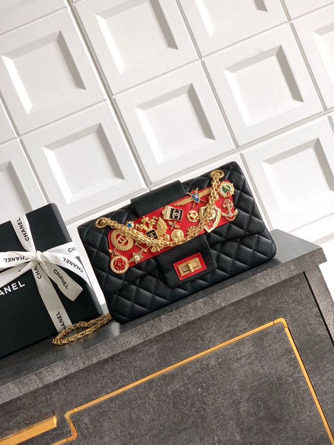 25K Medium Flap Bag with Badge Embellishments “25.5cm”-0511 =AS5852