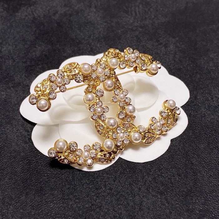 Brooch 05=