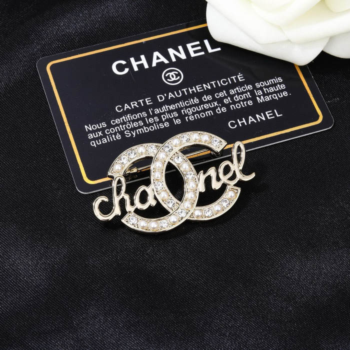 Brooch 05=