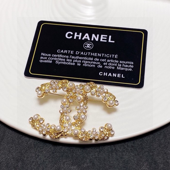 Brooch 05=