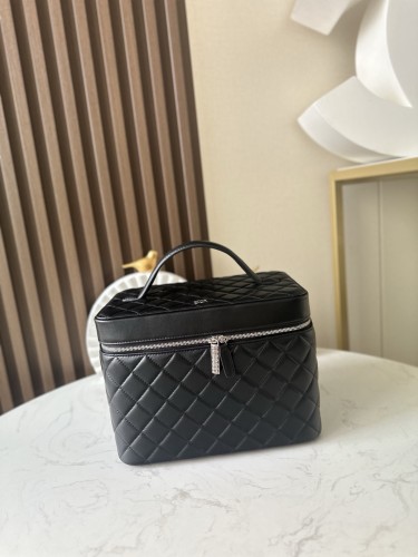 Vanity Case with Top Handle “25x16x18cm”-055 =2228