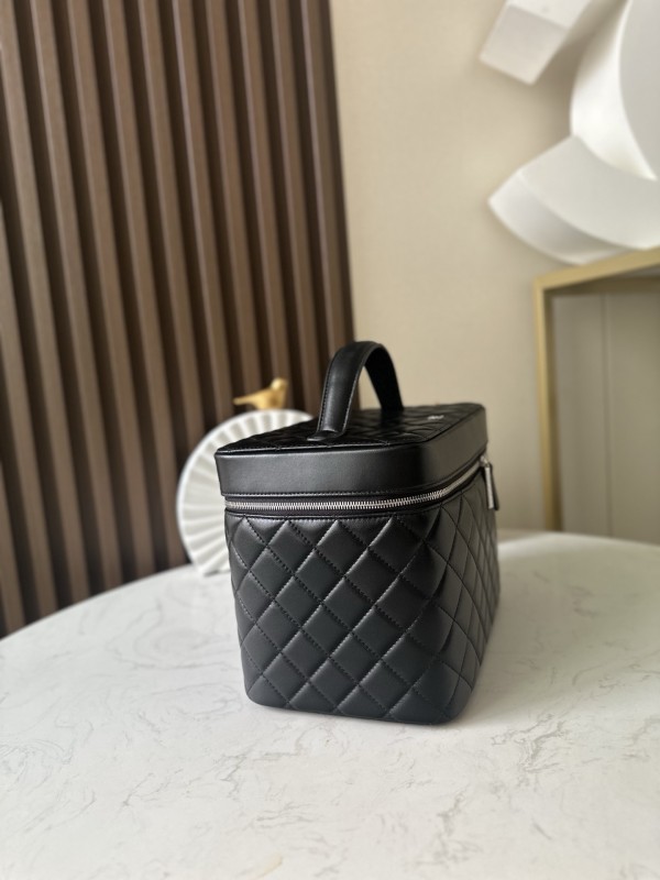 Vanity Case with Top Handle “25x16x18cm”-055 =2228