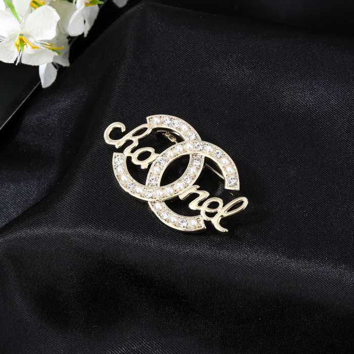 Brooch 05=