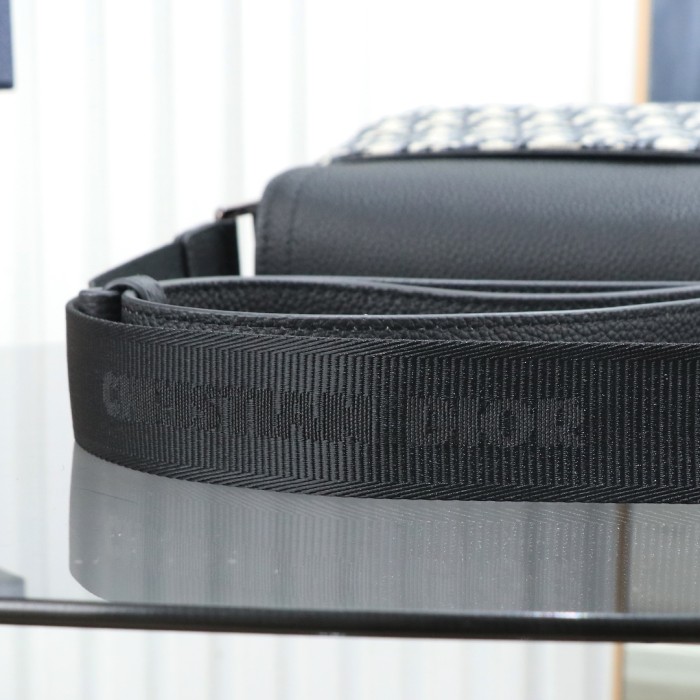 Saddle “23 x 17 x 6 cm”-084=