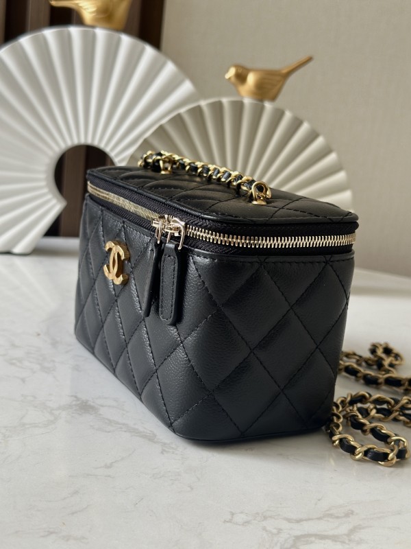 Small Vanity Case with Pearl Chain “9.5x17x8cm”-006 =