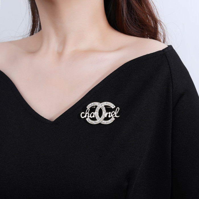 Brooch 05=
