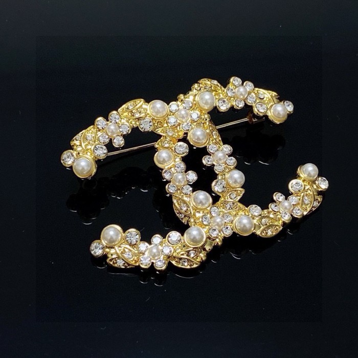 Brooch 05=
