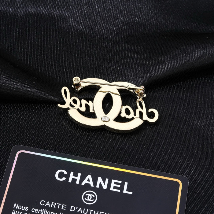Brooch 05=