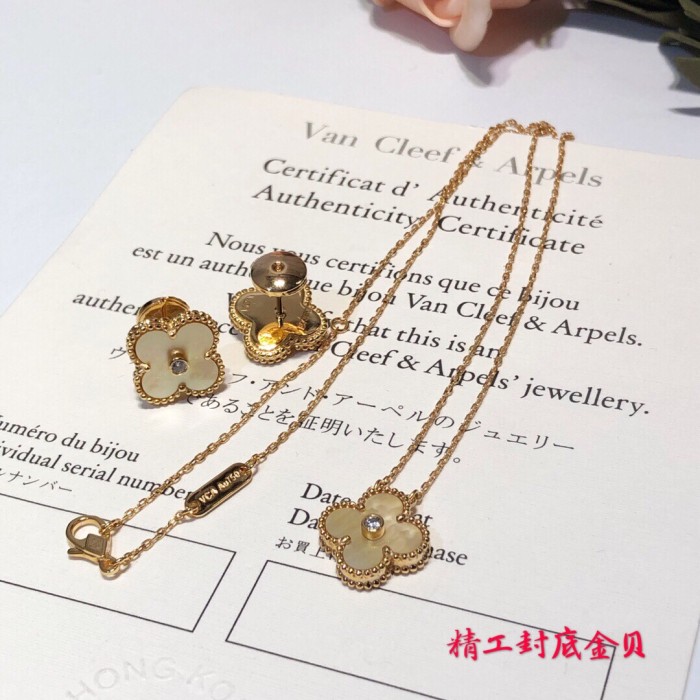 Necklace 04=