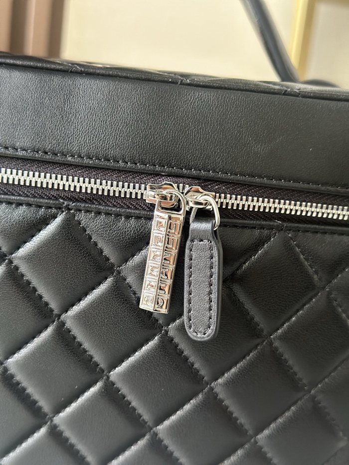 Vanity Case with Top Handle “25x16x18cm”-055 =2228