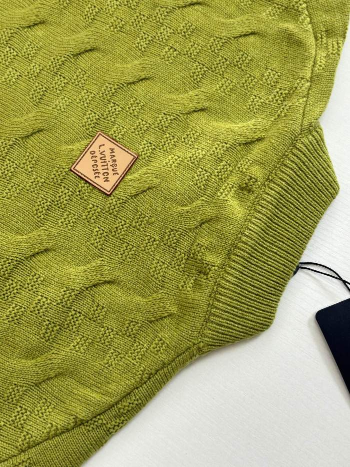 WOOLEN SWEATER