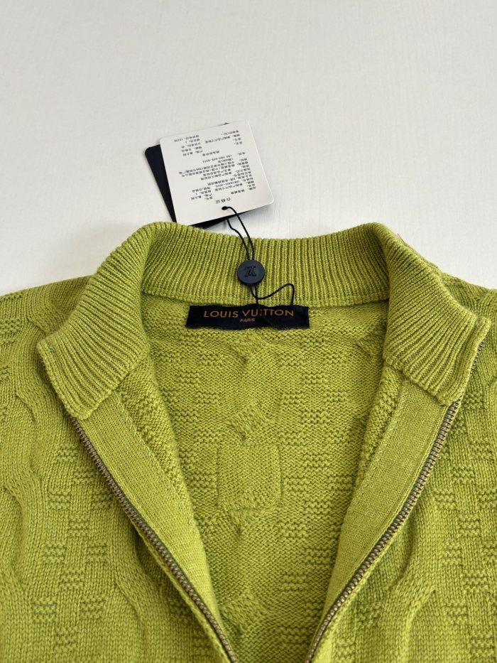 WOOLEN SWEATER