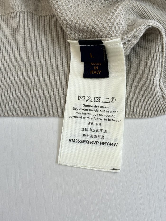 WOOLEN SWEATER