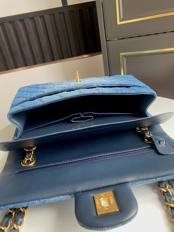 Medium Classic Flap “25.5x15.5x6.5cm”-026 =A01112