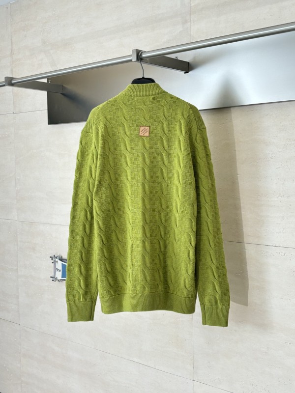 WOOLEN SWEATER