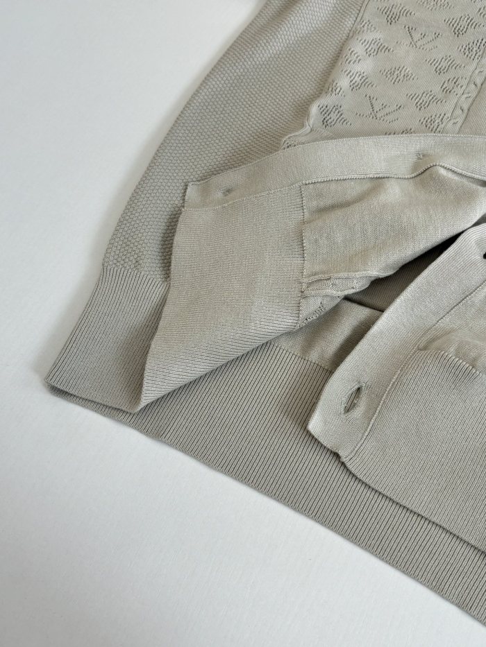 WOOLEN SWEATER