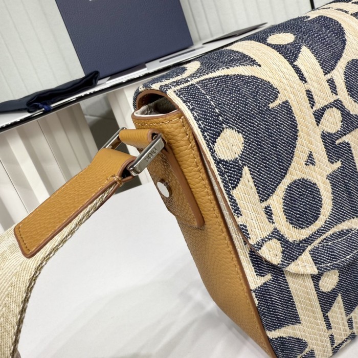 saddle “24 x 16.5 x 5.5 cm”-094=