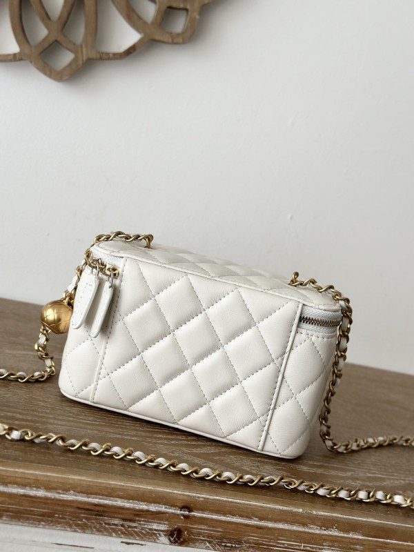 Mini Vanity Case with Pearl Chain “16x9.5x8cm”-006 =66015