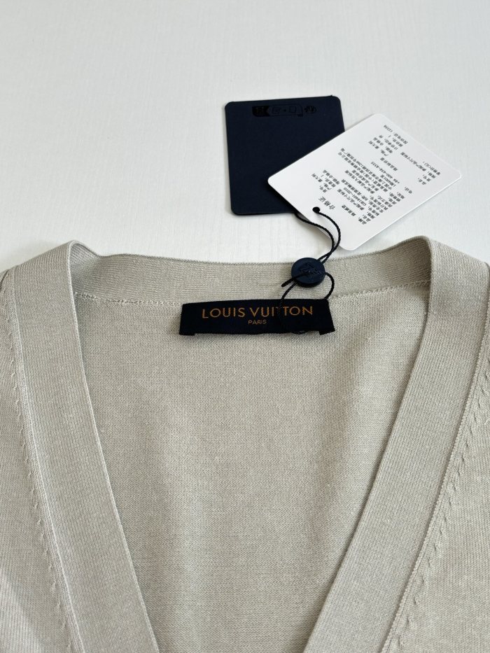 WOOLEN SWEATER