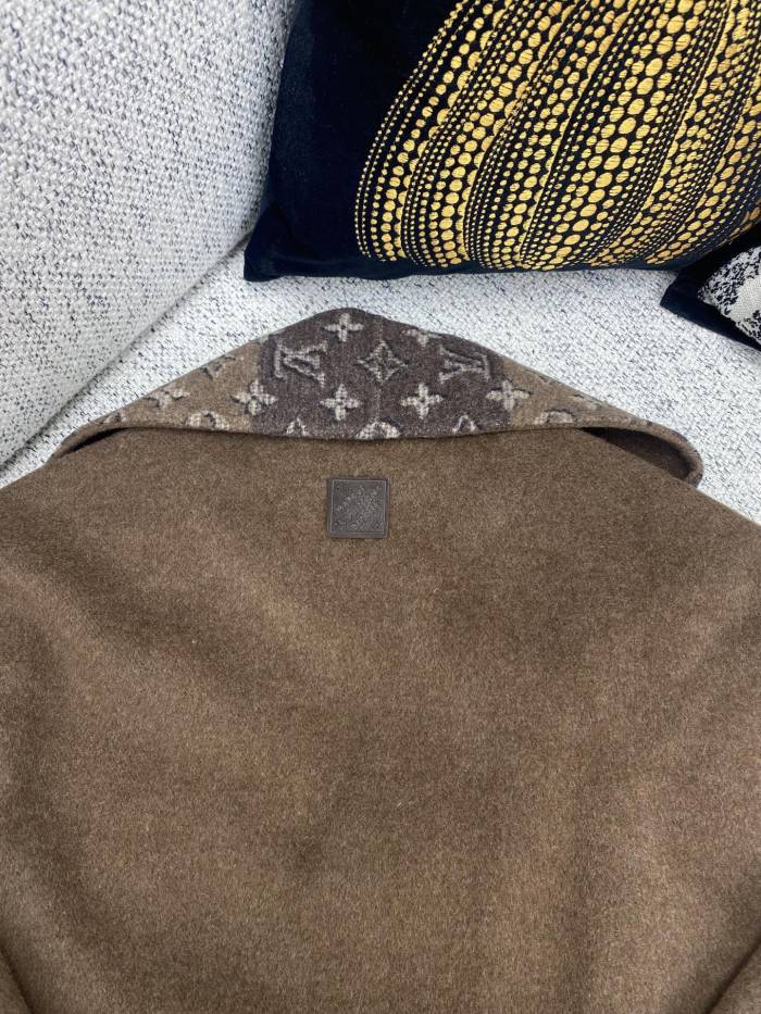 WOOL COAT