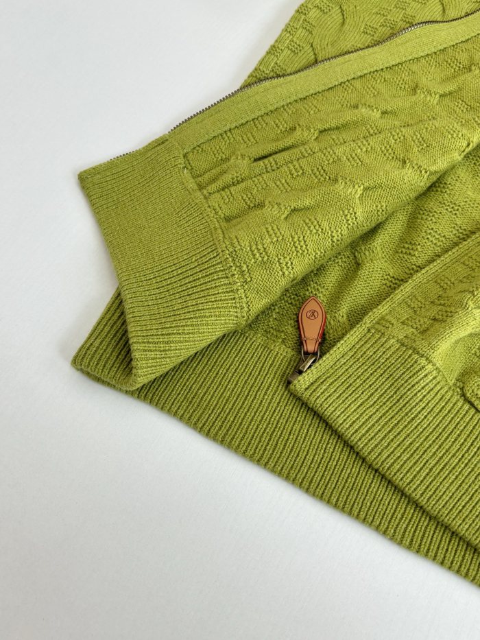 WOOLEN SWEATER