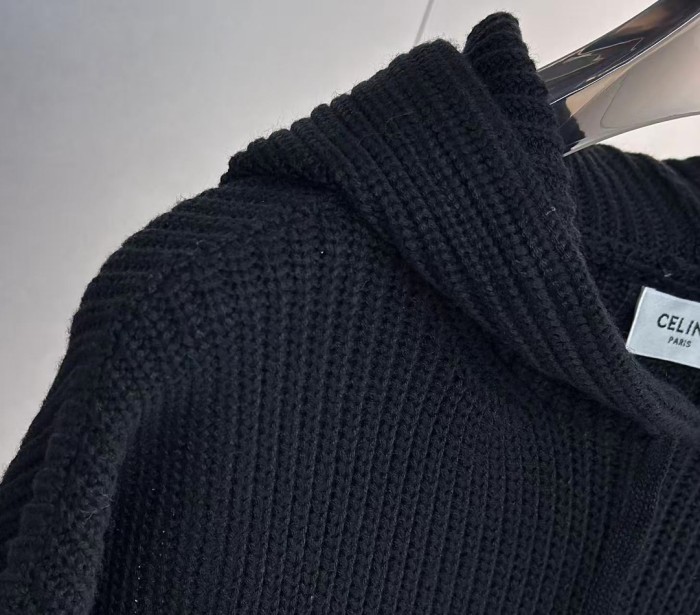 WOOLEN HOODIE