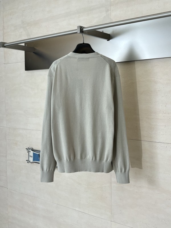 WOOLEN SWEATER