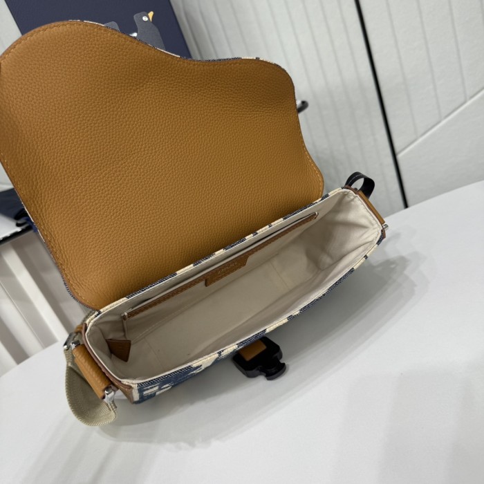 saddle “24 x 16.5 x 5.5 cm”-094=