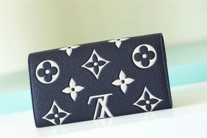 Emilie Wallett “19*10.5*2CM” 092