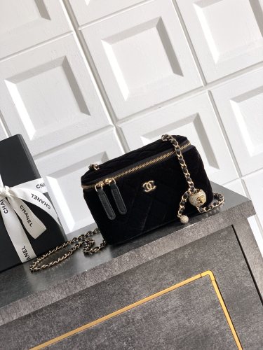 Vanity Case with Pearl Chain “9.5x17x8cm”-026 =AS4668
