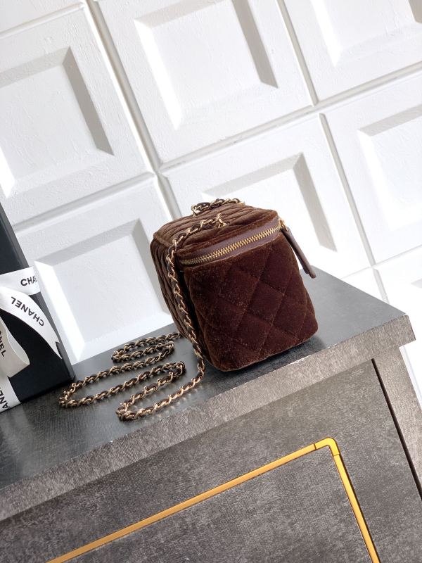 Vanity Case with Pearl Chain “9.5x17x8cm”-026 =AS4668