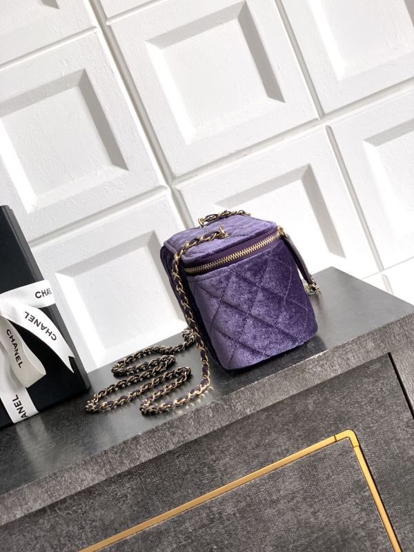 Vanity Case with Pearl Chain “9.5x17x8cm”-026 =AS4668