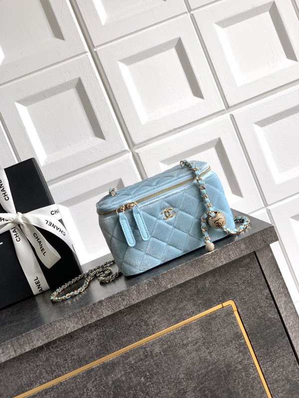 Vanity Case with Pearl Chain “9.5x17x8cm”-026 =AS4668