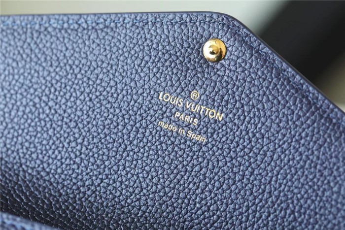 Emilie Wallett “19*10.5*2CM” 092