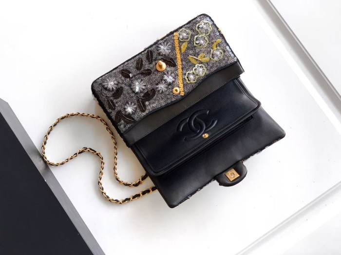 Classic 11.12 Handbag “15.5x25.5x6.5cm”-0061 =A01112