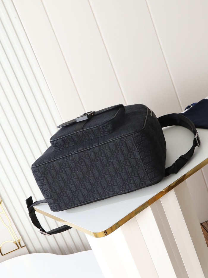 Saddle “33 x 43.5 x 19.5cm”-026=