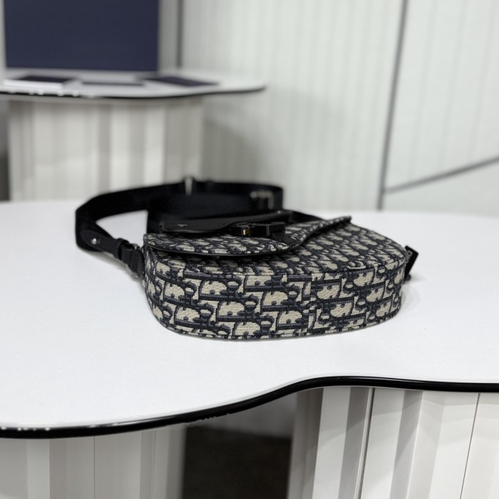 Saddle Oblique “24 x 16.5 x 5.5cm”-054=